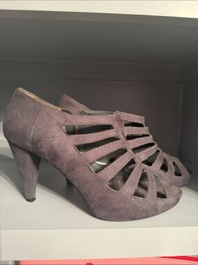 Women's Cutout Suede Heels in Plum